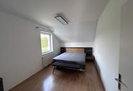 Gepflegte Dachgeschosswohnung in Schrick – Wohnkomfort mit Balkon, Keller und Parkplatz