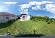 gepflegter Streckhof mit uneinsichtigem Innenhof und Weitblick