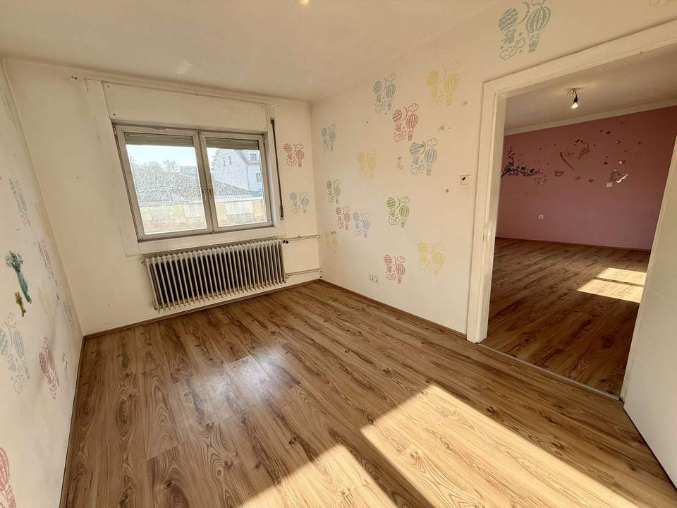 Raum für Visionäre und Bastler: Charmantes Stadthaus mit Potenzial, XXL-Stadl &amp; uneinsehbarem Garten