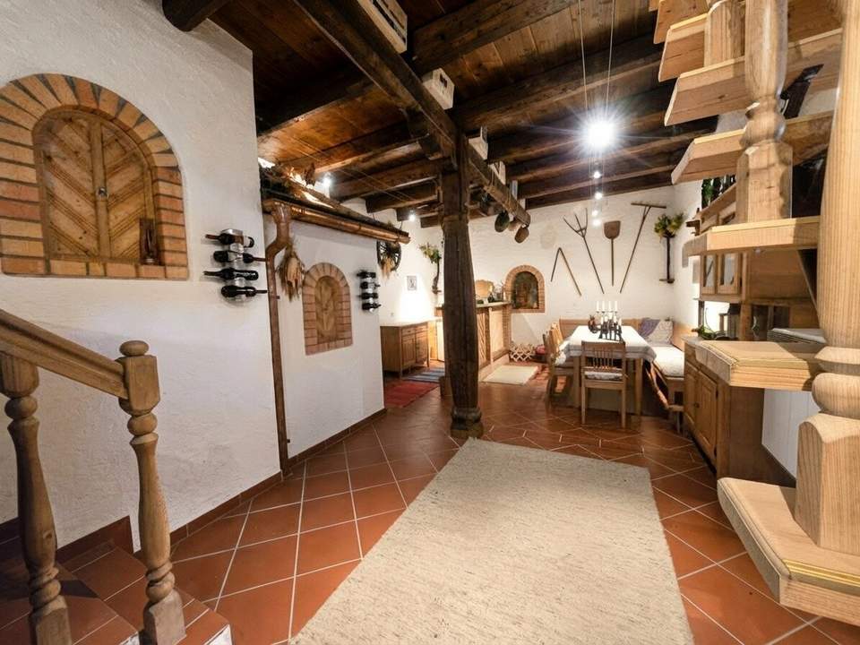 Liebevoll saniertes Presshaus mit Wohnbereich, Terrasse &amp; traditioneller Kellerröhre