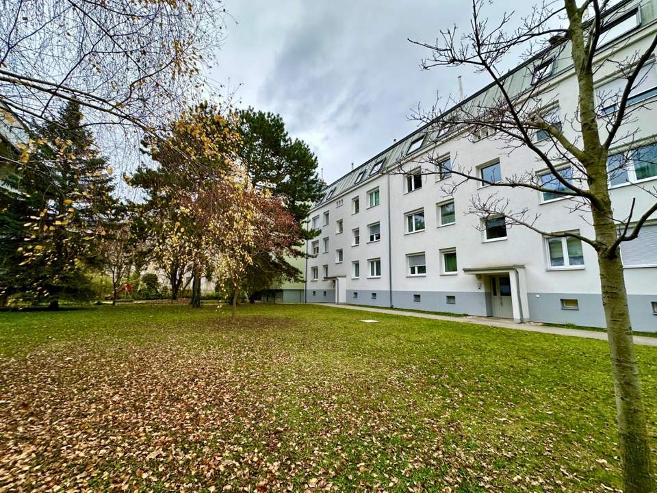 Helle 2-Zimmer-Wohnung - gemütliche Loggia - Blick ins Grüne!