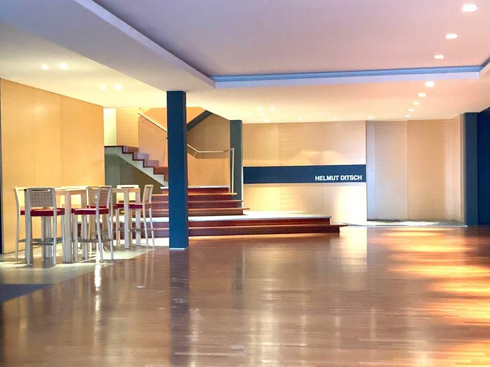 1190! Topmoderne Gewerbeimmobilie mit exklusivem Saunabereich! STAFFELMIETE!