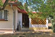 ''Komfortabel ausgestatteter Bungalow mit parkähnlichem Garten''