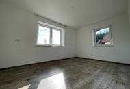 Mehrfamilienhaus mit Garage/Lager/Büro - Dorfwidmung