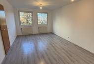 Rendite ca. 4,37% ! Helles 1,5 Zimmer Eigentum! Befristet vermietet!