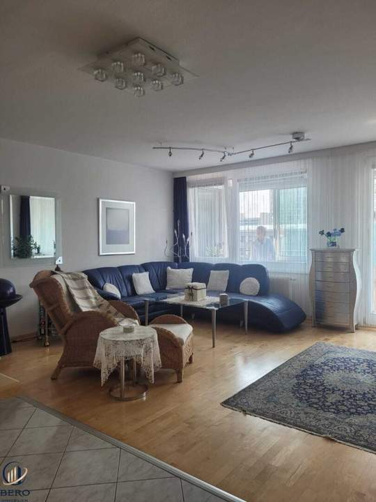 "Ein Zuhause mit 5 Räumen und einer Loggia" und