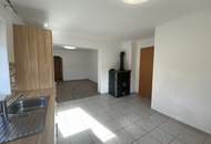 Tolles Mietwohnhaus mit Nebengebäude und Gartenhütte samt Sitzlaube an einer Sackgasse.