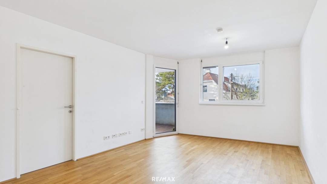 Moderne 2,5-Zimmer-Wohnung mit Balkon und Garagenplatz