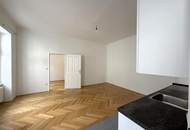Kleine Wohnung mit Blick in den Innenhof // Tiny Apartment with view in the inner court yard //