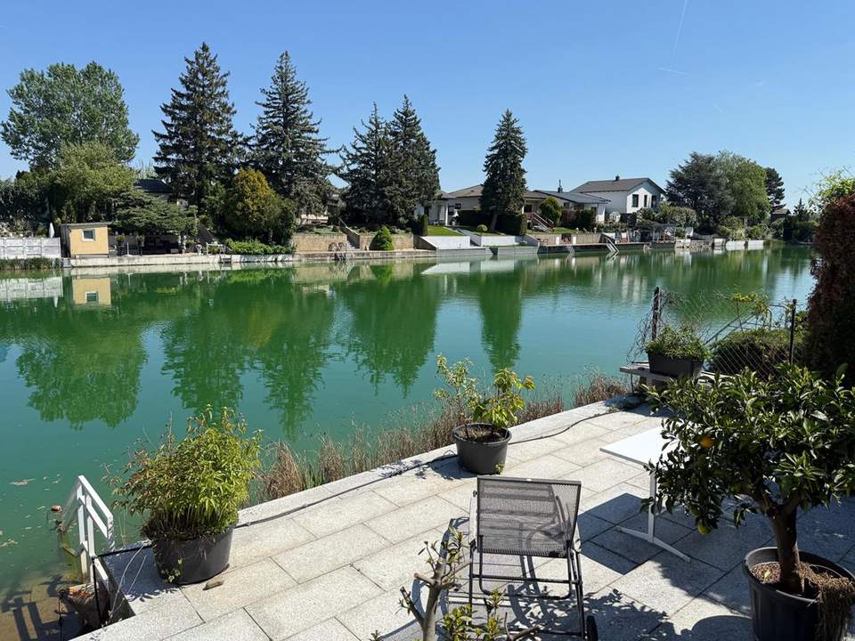 Idyllisches Haus mit eigenem Seezugang
