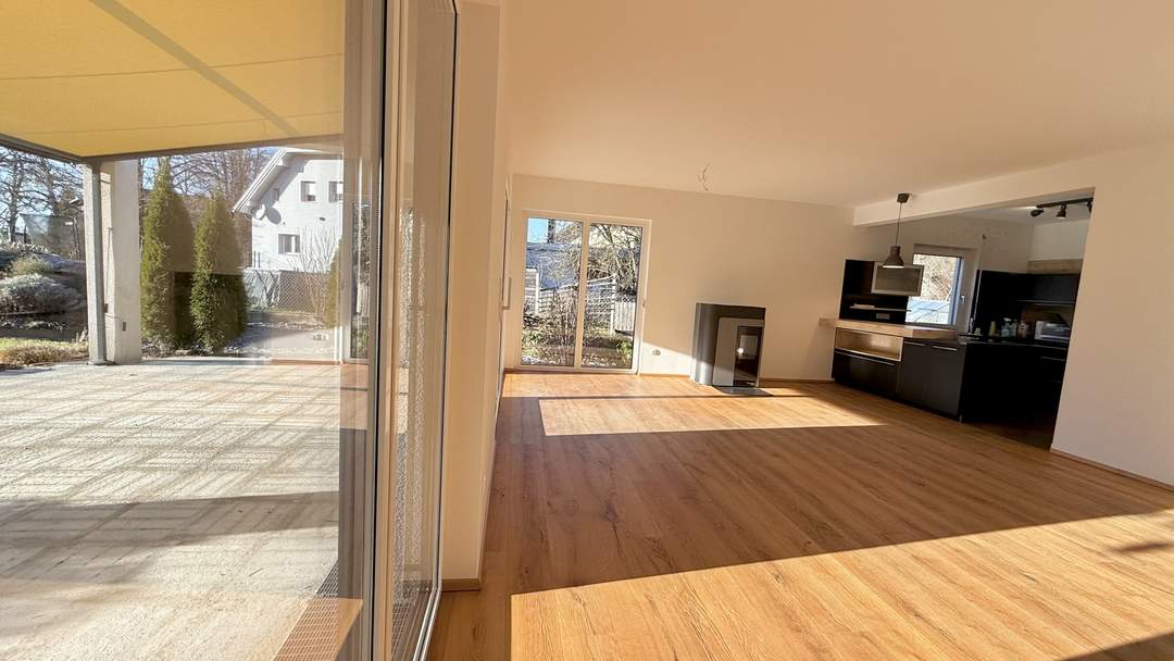 15 MIN VON KLAGENFURT: neuwertiger, lichdurchfluteter Bungalow mit Doppelcarport &amp; separatem Studio
