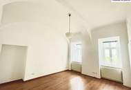 Ruhige Altbauperle mit Flair – im begrünten Innenhof des 4. Bezirks