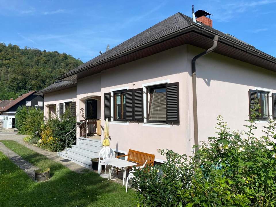 Wunderschönes Landhaus mit tollem Ausblick und Pool