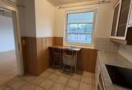 Helle und großzügige 2-Zimmer-Wohnung mit verglaster Loggia