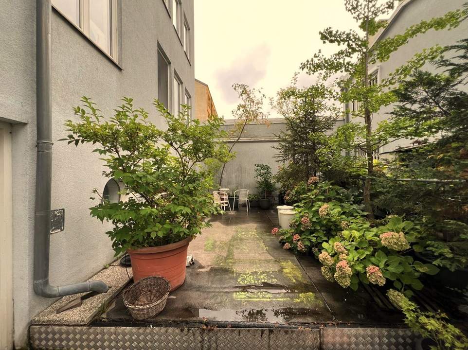 Teilmöblierte Dachgeschosswohnung mit Küche, 2 Zimmer Nähe U3 Ottakring