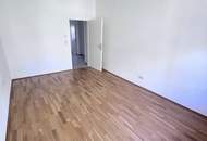 Lichtdurchflutete 2-Zimmerwohnung im prachtvollen Altbauhaus am Tivoli