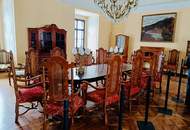 Prunkvolles Schloß mit Park und Schloßteich