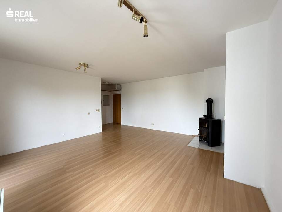 Top Lage - 4-Zimmer-Wohnung mit Loggia, Klimaanlage und Schwedenofen - unmittelbar beim Schulzentrum, Bahnhof und Stadtzentrum!
