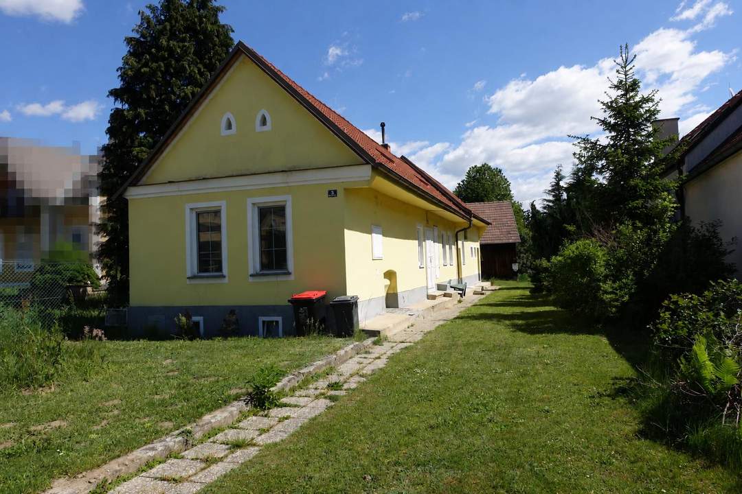 Ehemaliger Streckhof mit großem Obstgarten