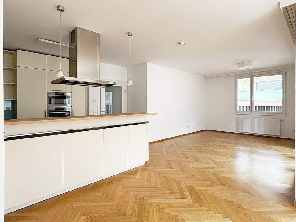 Mitten im 7. - ruhige, sonnige Familienwohnung mit vielen Extras - 2 Garagenstellplätze optional