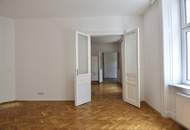 Hofseitiger 2-Zimmer-Altbau mit Balkonoption!