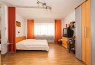 Charmantes, renovierungsbedürftiges Zweifamilienhaus in Engelhartstetten mit großen Grund, Stadel und Nebengebäuden