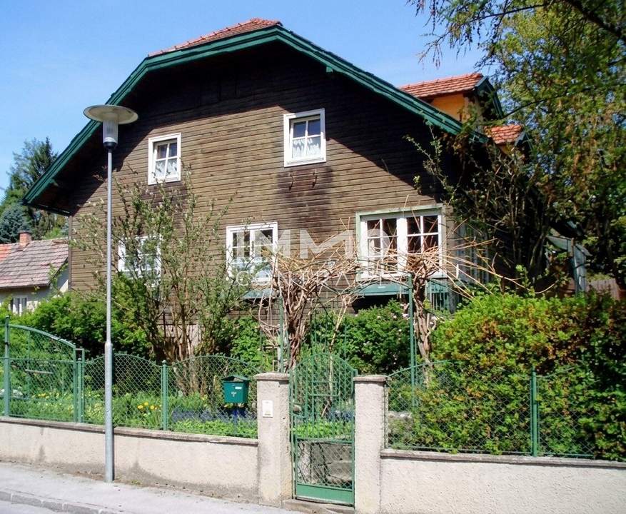 Nostalgisches Einfamilienhaus mit Romantikgarten in 1.920qm Bauland