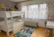 Großzügige Erdgeschosswohnung mit Loggia und Garage!