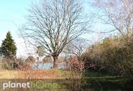 Direkt vom Garten in das kühlende Wasser eines Sees steigen!