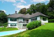 Repräsentative Villa mit Pool und Wellnessbereich in sonniger Waldrandruhelage