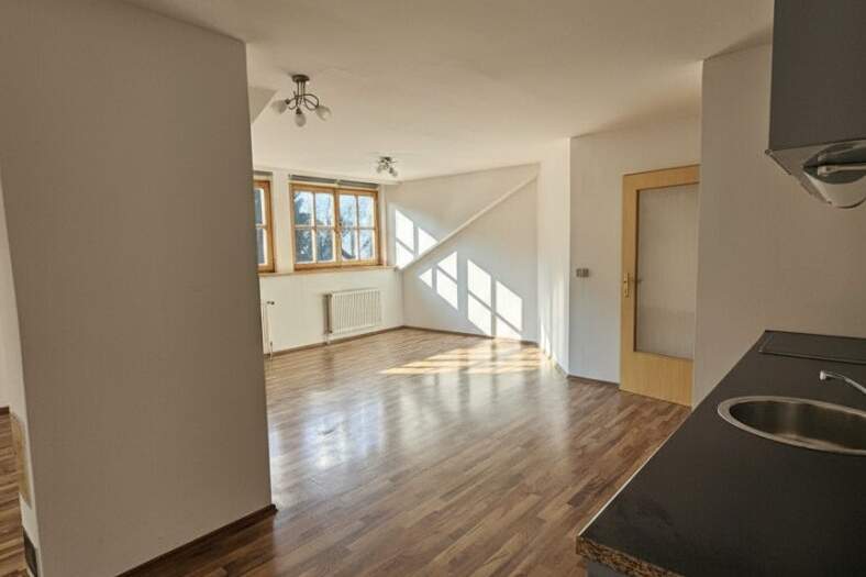 Ankommen und wohlfühlen: Stilvolle Dachgeschosswohnung mit Parkplatz, Wohnung-miete, 675,66,€, 8572 Voitsberg