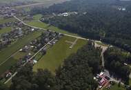 FABELHAFTES Grundstück! VOLLERSCHLOSSENES und FLACHES BAUGRUNDSTÜCK! TOP Anbindung! IDYLLISCHE Umgebung!