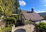 Grünes Refugium mit Pool, Terrasse und herrlicher Aussicht