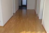 Sonnige 4 Zi-Dachgeschosswohnung mit Terrasse und Balkon!