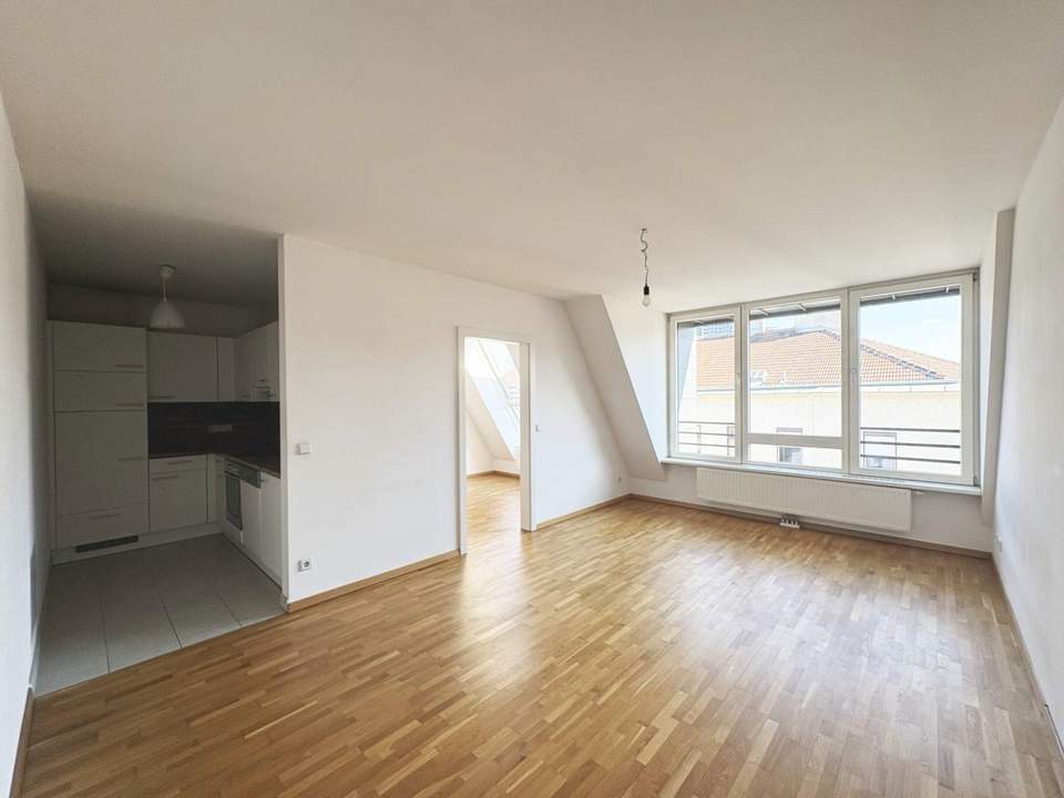 Lichtdurchflutete 2 Zimmer DG- Wohnung - Donaukanal und Prater in der Nähe