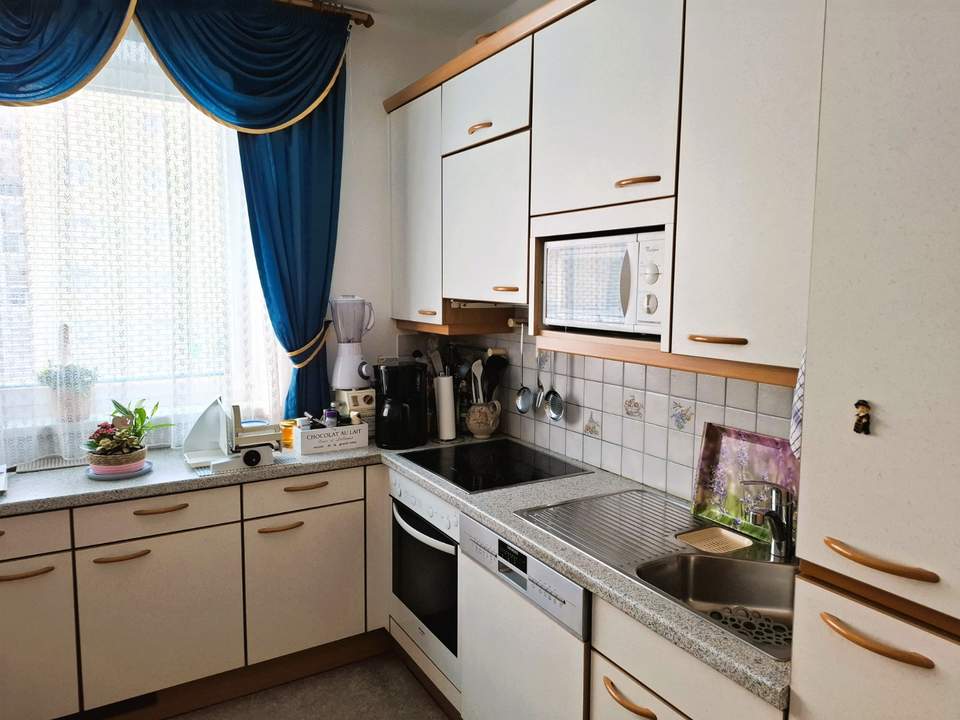 Freundliche und gut geschnittene 3 - Zimmerwohnung mit Loggia in beliebter Siedlungslage