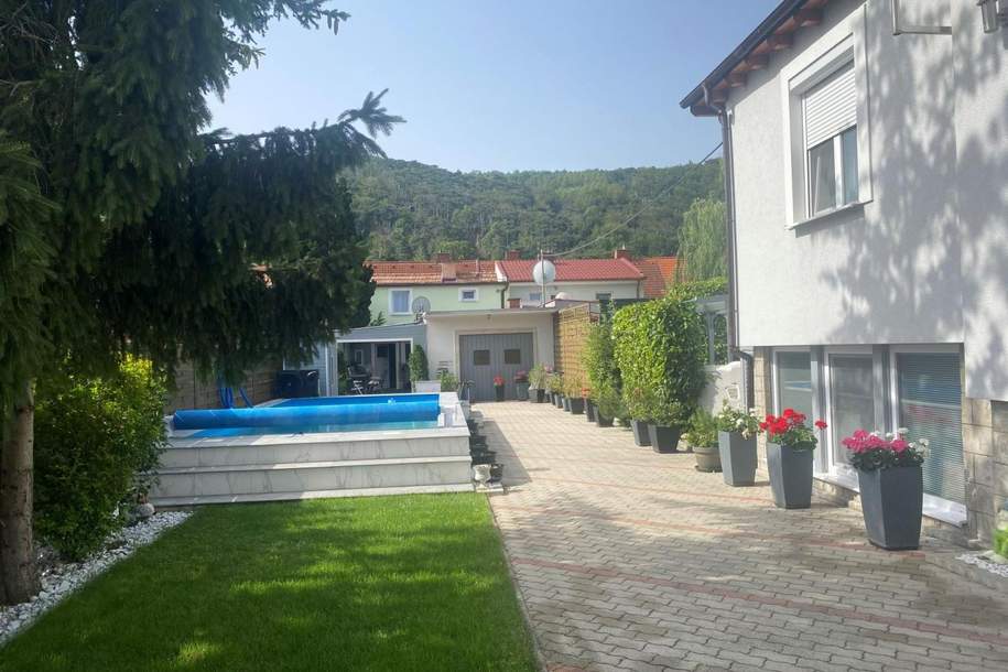 "Ein-/Zweifamilienhaus, neu renoviert, mit 2 Wohnungen (je 120m²) und Pool!", Haus-kauf, 599.000,€, 2560 Baden