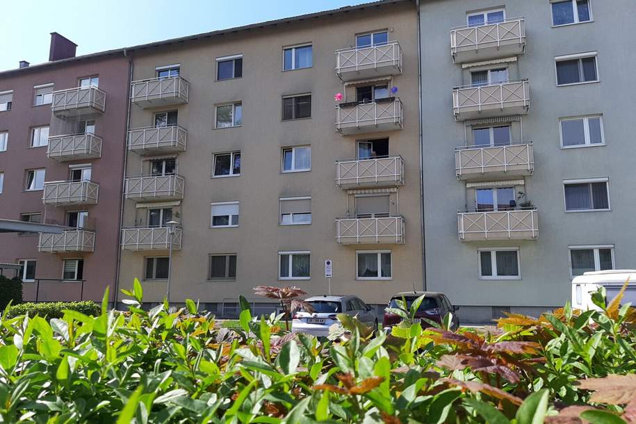 Stadtliebhaber aufgepasst: Urbanes Wohnen mit 1A-Infrastruktur in naturnahem Umfeld! Sommer, Sonne, Balkonien – schöner Ausblick vom Balkon ins Grüne! Unbefristeter Mietvertrag!, Wohnung-miete, 716,90,€, 4400 Steyr(Stadt)