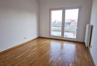 HOLBEINGASSE, UNBEFRISTET, 89 m2 Altbau mit 6 m2 Balkon, Wohnküche, 2 Zimmer, Wannenbad, Parketten, 4. Liftstock