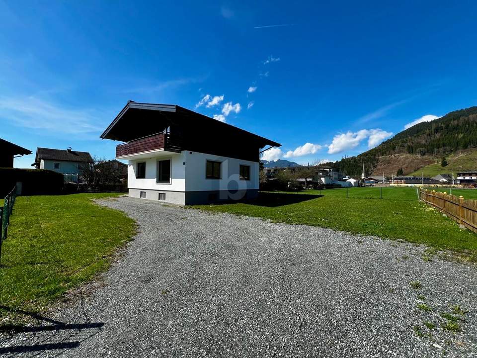 NEUSANIERT IN TRAUMLAGE MIT VIELEN MÖGLICHKEITEN!