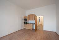 **Hannovermarkt** Renovation Opportunity: Charming 3-Room Period Apartment with Balcony and Airbnb Potential