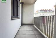 Hochwertige Erstbezugs-Wohnung mit großem Hof-Balkon und Küche nahe Schönbrunn!