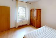 Sonnige Etagenwohnung mit Balkon und Parkplatz !