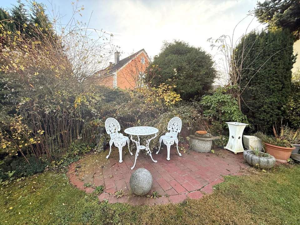 Leben, Lachen, Entspannen – Ihr Zuhause mit Pool und Gartenidylle