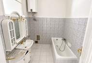 Großzügige 4-Zimmer-Altbauwohnung mit Balkon, Fischgrätparkett & Entwicklungspotenzial nahe Taubstummengasse