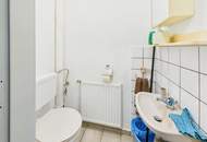 Haus mit 2 Wohneinheiten und ausgebautem Dachgeschoss in Blumau-Neurisshof, Bezirk Baden