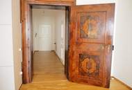 Elegante Loft-Wohnung mit Stuckdecken &amp; Intarsientüren
