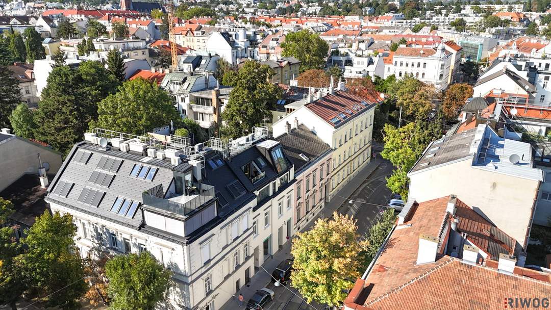 Dachterrassenwohnung nahe dem Sternwartepark | herausragende Raumhöhe im Wohnbereich | Luftwärmepumpe | Klimaanlage