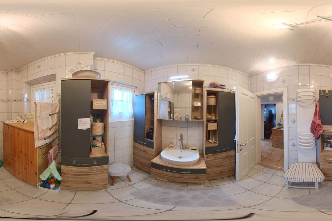 Einfamilienhaus mit großem sonnigen Garten