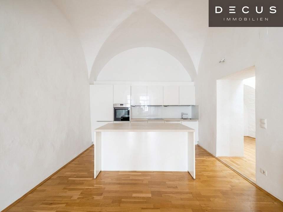 | STILVOLLE 2-ZIMMER-ALTBAUWOHNUNG | 2. OG | ca. 76,21m² | BESTLAGE | HAUPTPLATZ | INNENSTADT